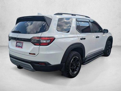 Platinum White Pea 2025 Honda Pilot TrailSport