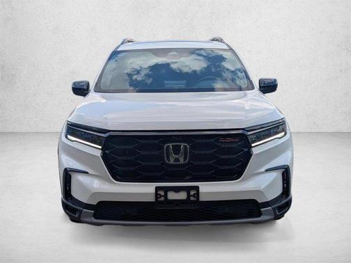 Platinum White Pea 2025 Honda Pilot TrailSport