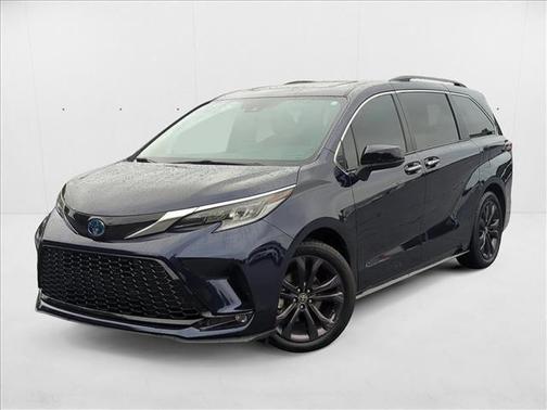 2022 Toyota Sienna XSE 7 Passenger