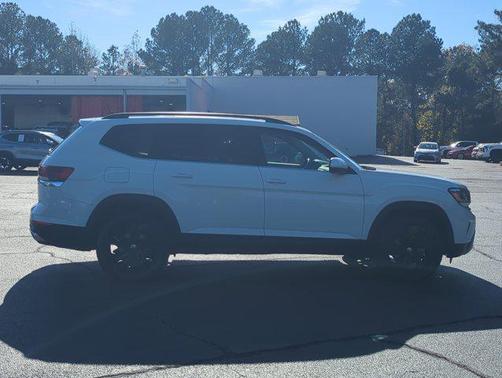 2022 Volkswagen Atlas 3.6L SE w/Technology
