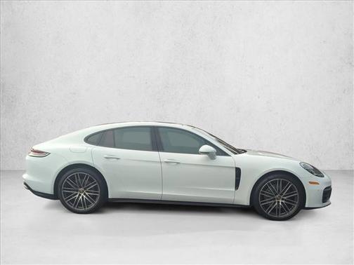 2022 Porsche Panamera 4