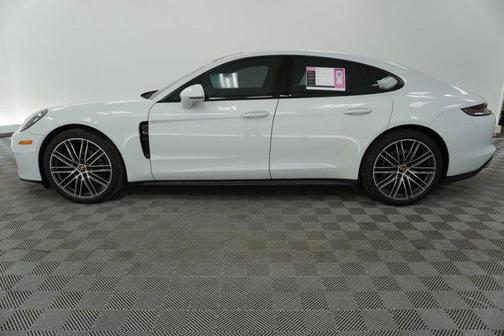 2022 Porsche Panamera 4
