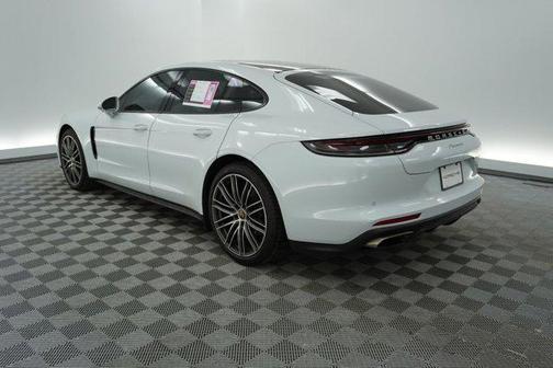 2022 Porsche Panamera 4