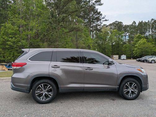 Predawn Gray Mica 2019 Toyota Highlander LE
