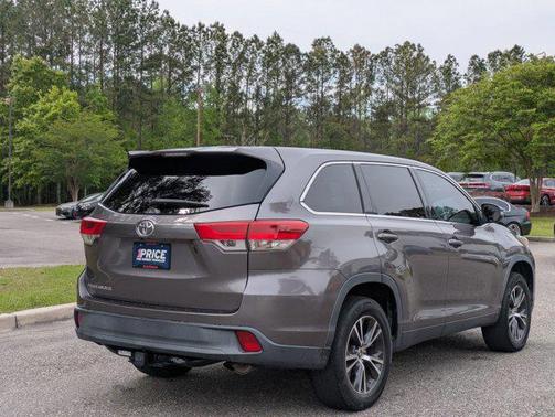 Predawn Gray Mica 2019 Toyota Highlander LE