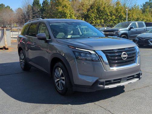 2025 Nissan Pathfinder SL FWD