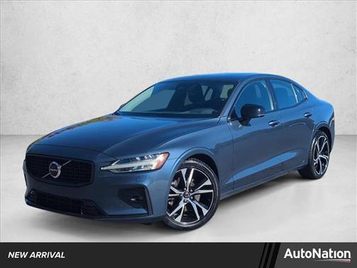 2024 Volvo S60 B5 Core Dark Theme