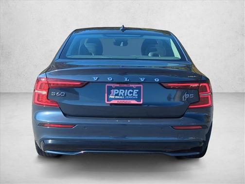 2024 Volvo S60 B5 Core Dark Theme