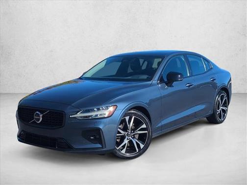 2024 Volvo S60 B5 Core Dark Theme