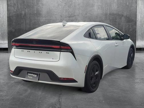 2025 Toyota Prius LE