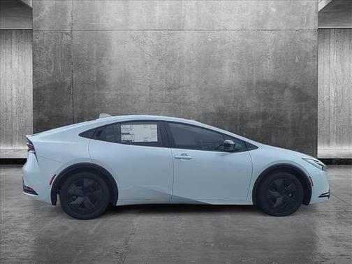 2025 Toyota Prius LE