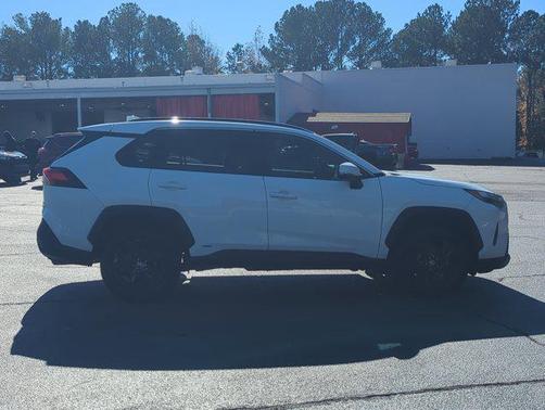 2022 Toyota RAV4 Hybrid XLE