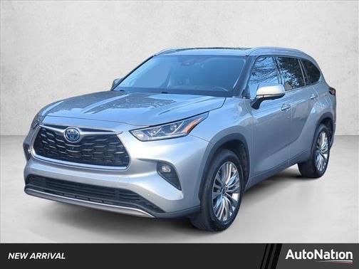 2023 Toyota Highlander Hybrid Platinum