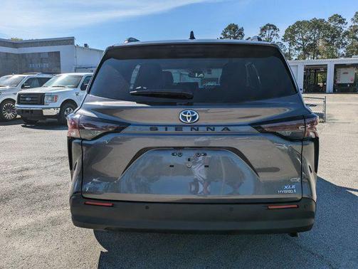 2023 Toyota Sienna XLE 8 Passenger