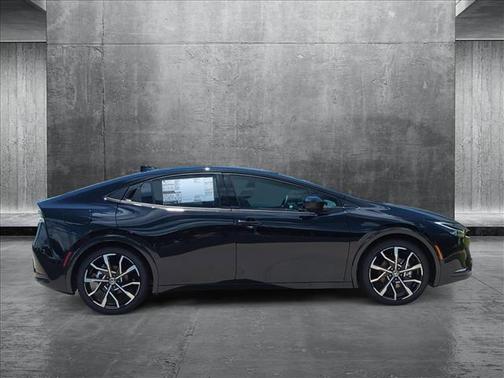 2025 Toyota Prius L