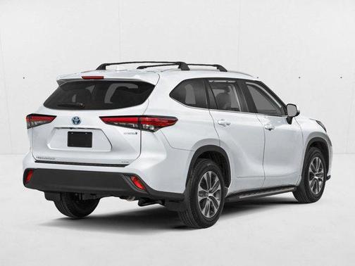 Wind Chill Pearl 2026 Toyota Highlander Hybrid XLE