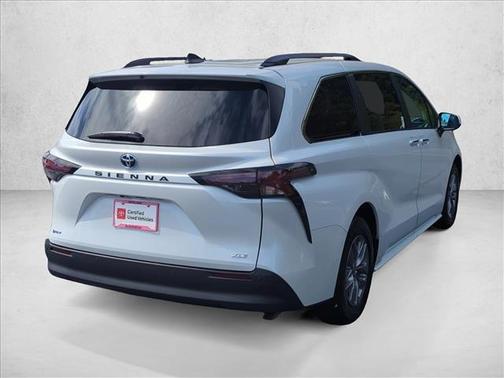 2025 Toyota Sienna XLE 8 Passenger