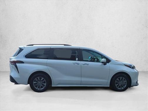 2025 Toyota Sienna XLE 8 Passenger