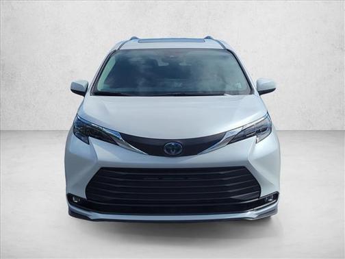 2025 Toyota Sienna XLE 8 Passenger