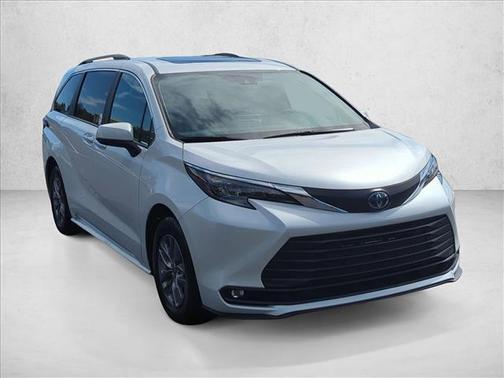 2025 Toyota Sienna XLE 8 Passenger