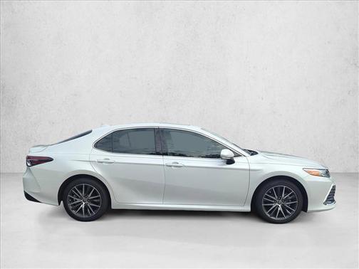 2024 Toyota Camry Hybrid XLE