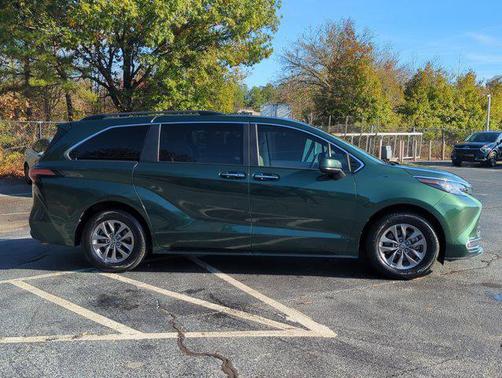 2022 Toyota Sienna XLE