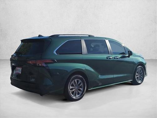 2022 Toyota Sienna XLE
