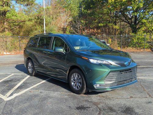 2022 Toyota Sienna XLE