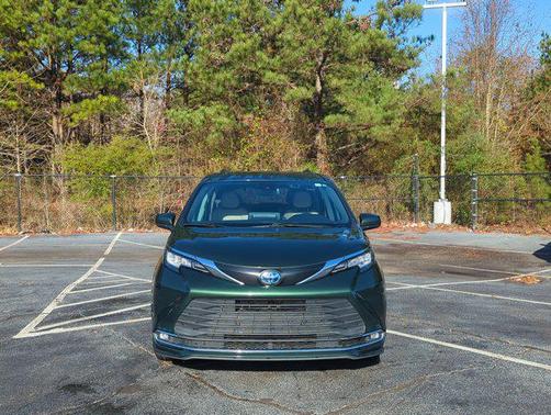 2022 Toyota Sienna XLE