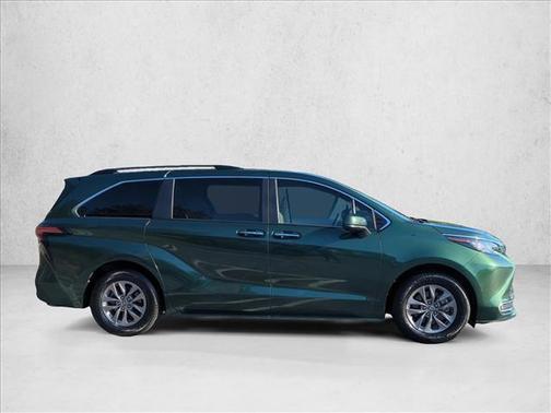 2022 Toyota Sienna XLE