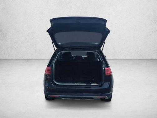 Deep Black Pearl 2017 Volkswagen Golf Alltrack TSI S