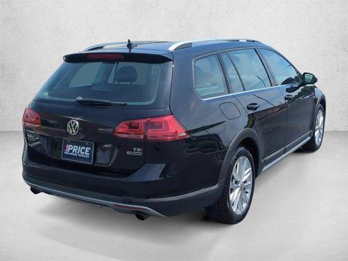 Deep Black Pearl 2017 Volkswagen Golf Alltrack TSI S