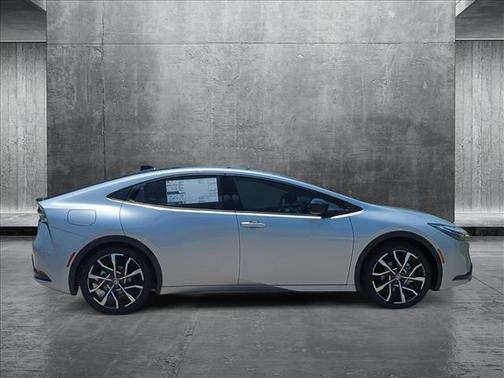 2025 Toyota Prius L
