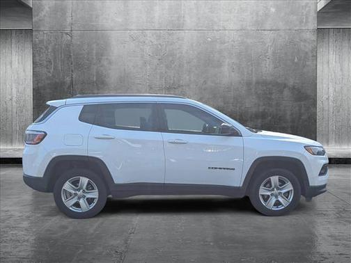Bright White Clearcoat 2022 Jeep Compass Latitude