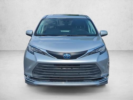 Celestial Silver Metallic 2022 Toyota Sienna XLE