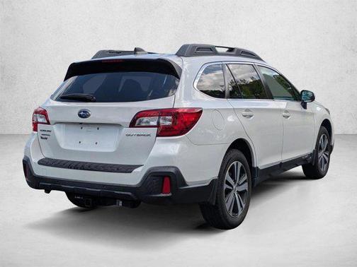 Crystal White Pearl 2018 Subaru Outback 2.5i Limited