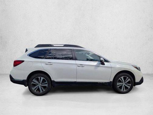 Crystal White Pearl 2018 Subaru Outback 2.5i Limited