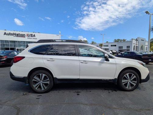 Crystal White Pearl 2018 Subaru Outback 2.5i Limited