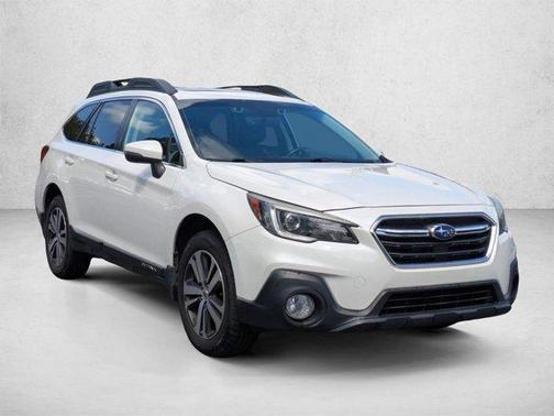 Crystal White Pearl 2018 Subaru Outback 2.5i Limited