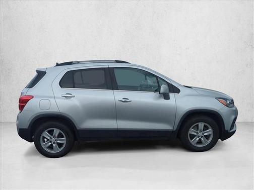 Silver Ice Metallic 2020 Chevrolet Trax LT