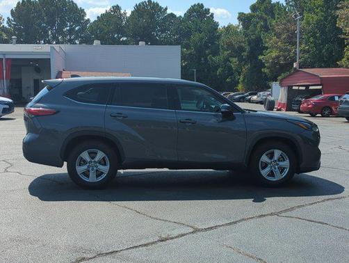 2021 Toyota Highlander LE