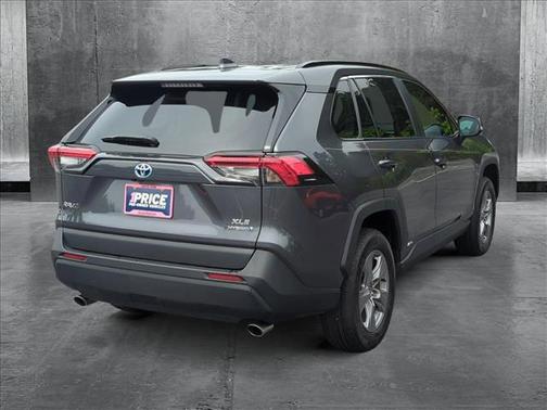 2022 Toyota RAV4 Hybrid XLE