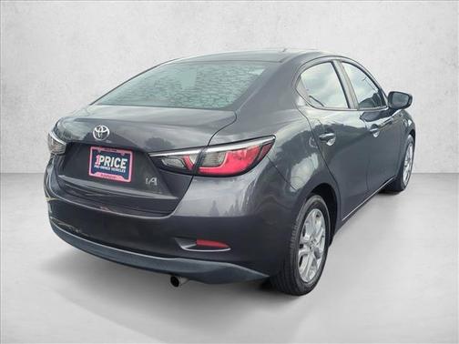 Graphite 2018 Toyota Yaris iA Base
