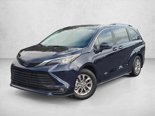 2025 Toyota Sienna XLE