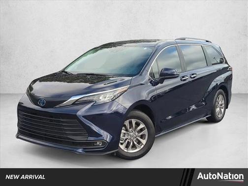 2025 Toyota Sienna XLE