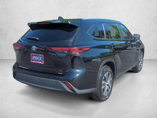 Midnight Black Metallic 2024 Toyota Highlander XLE