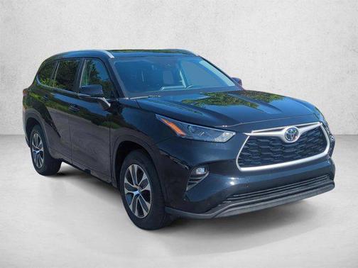 Midnight Black Metallic 2024 Toyota Highlander XLE