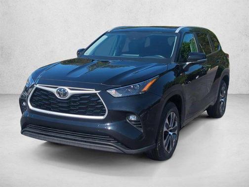 Midnight Black Metallic 2024 Toyota Highlander XLE