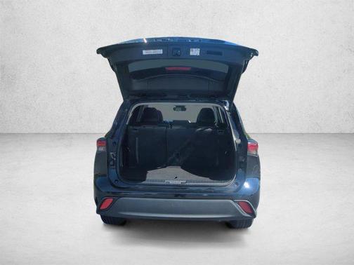 Midnight Black Metallic 2024 Toyota Highlander XLE