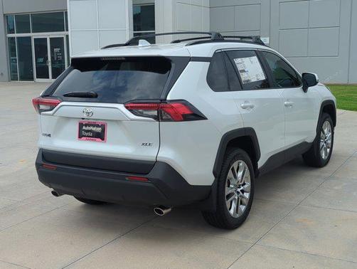 2025 Toyota RAV4 XLE Premium